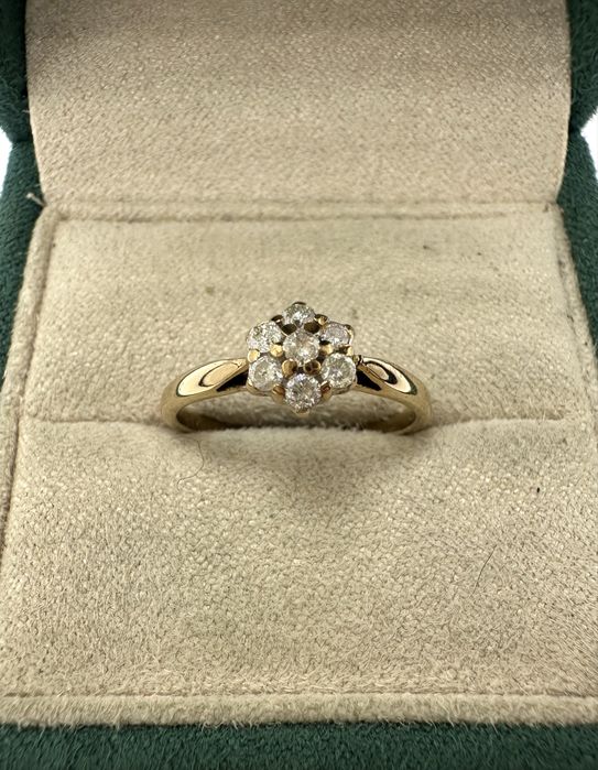 Złoty pierścionek z diamentami 0,23ct