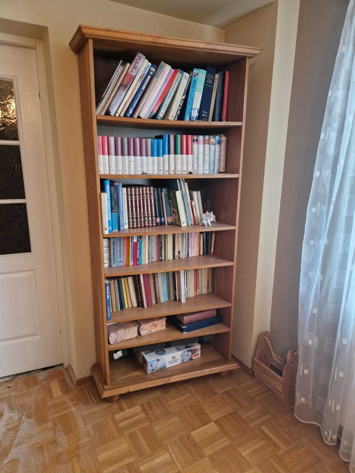 Szafa narożna witryna biblioteczka regał