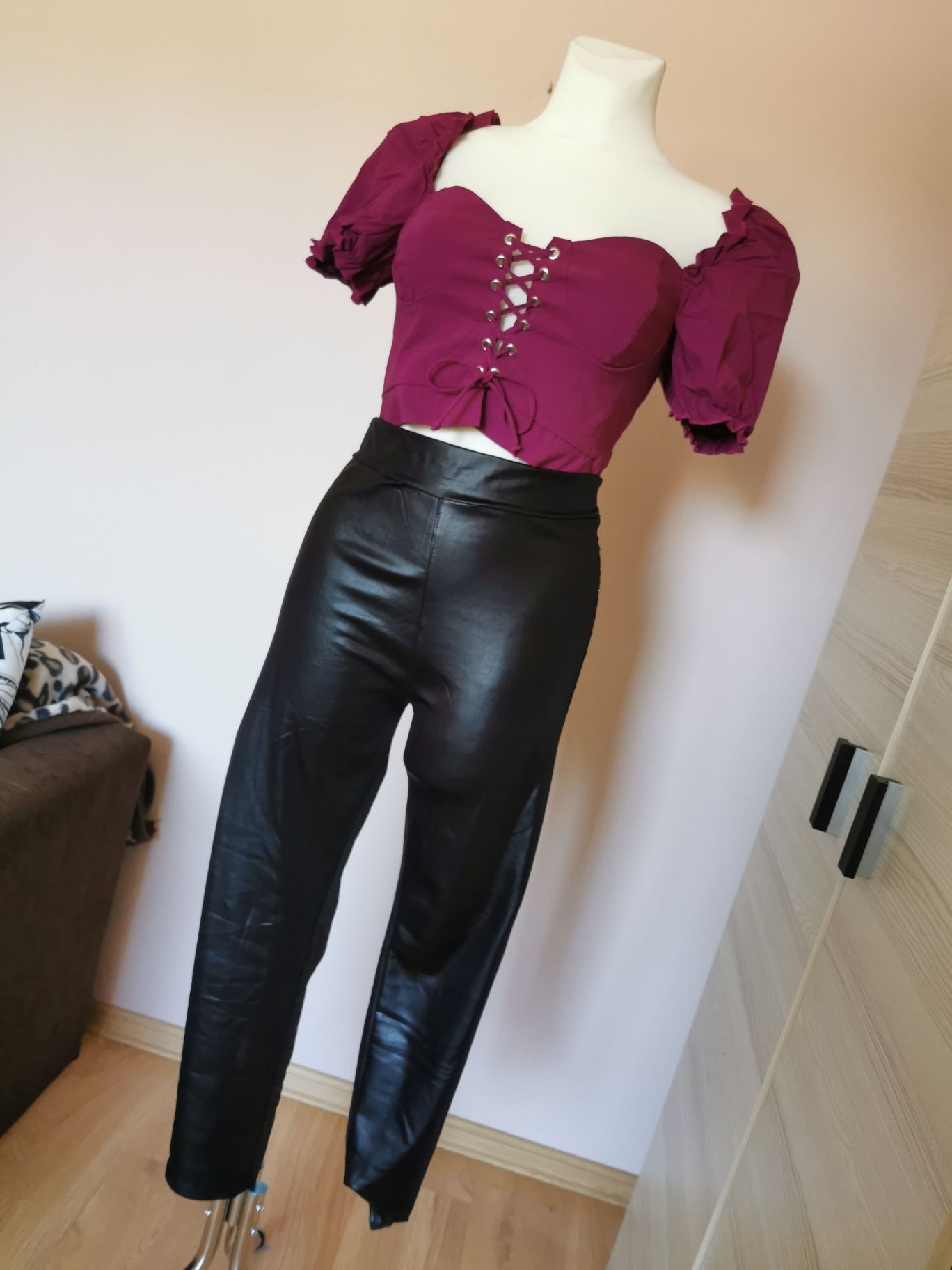 Legginsy czarne z lampasem lampas woskowane wysoki stan 42 44 XL XXL