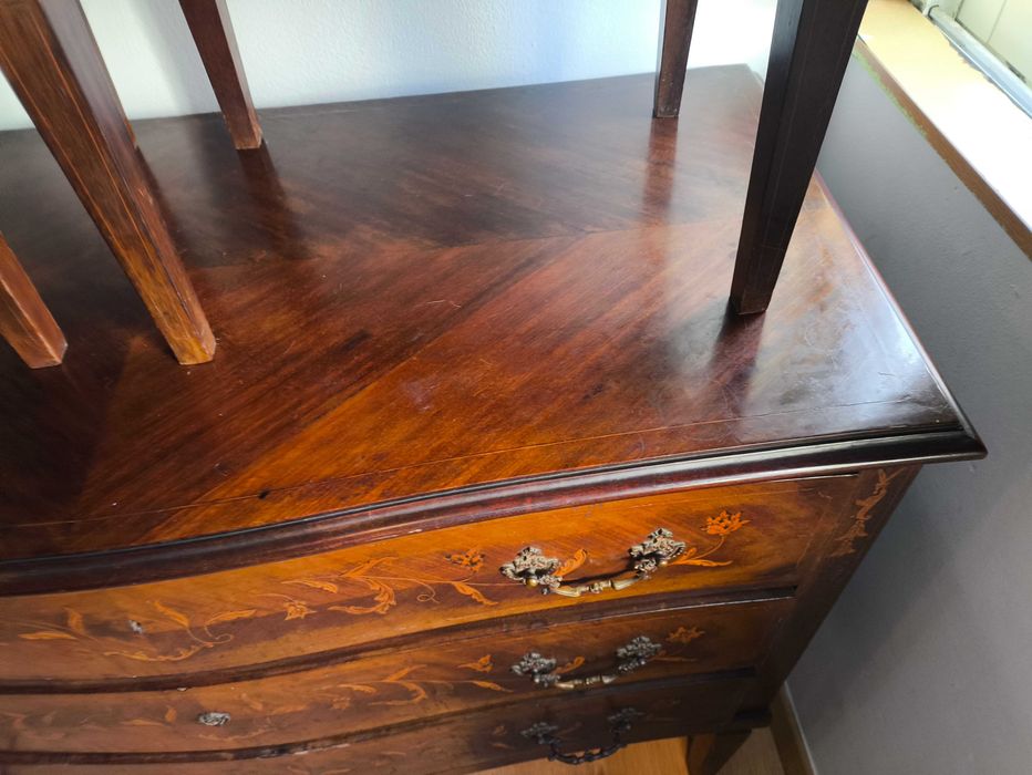 Cómoda estilo dona maria, clássica