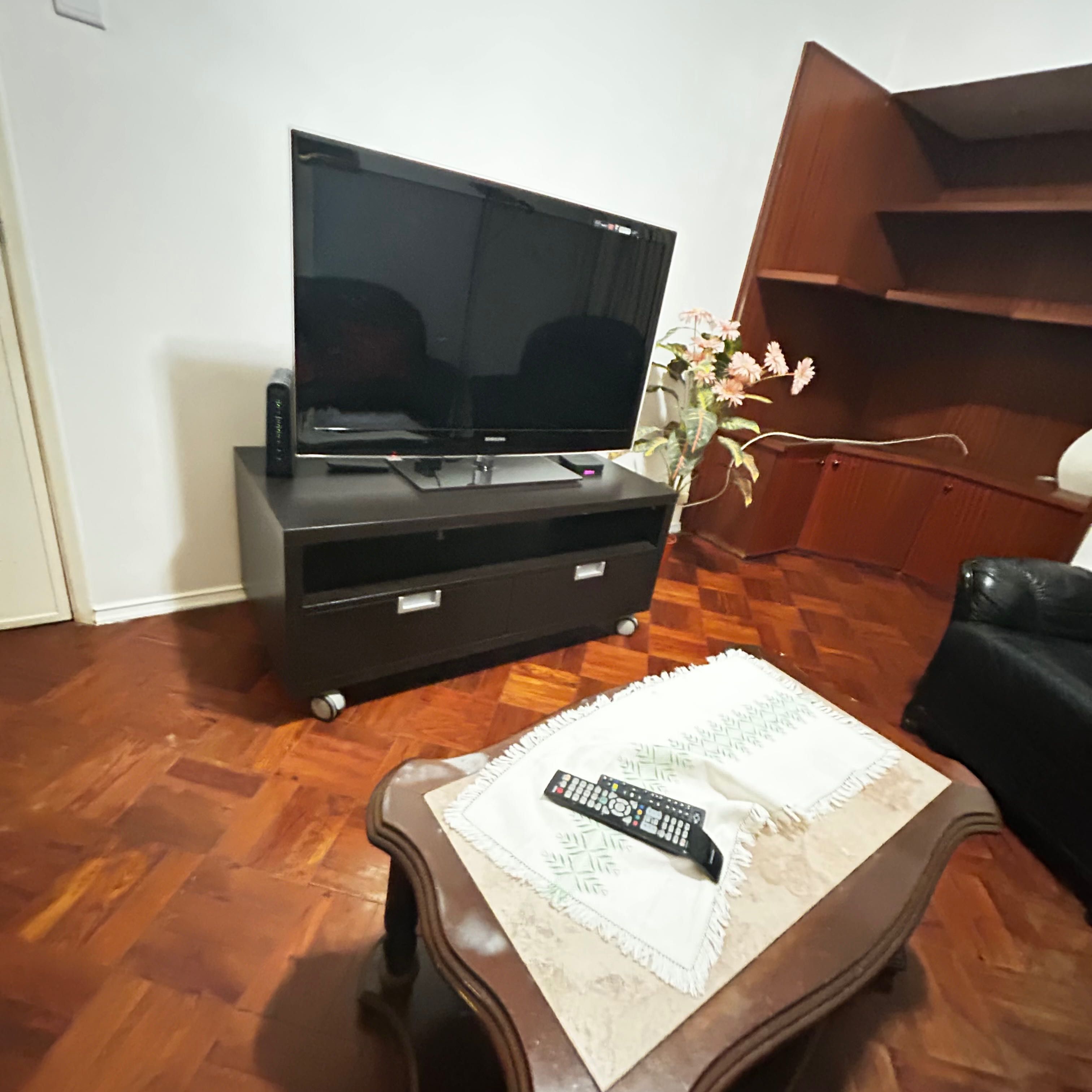 Movel para tv com rodas