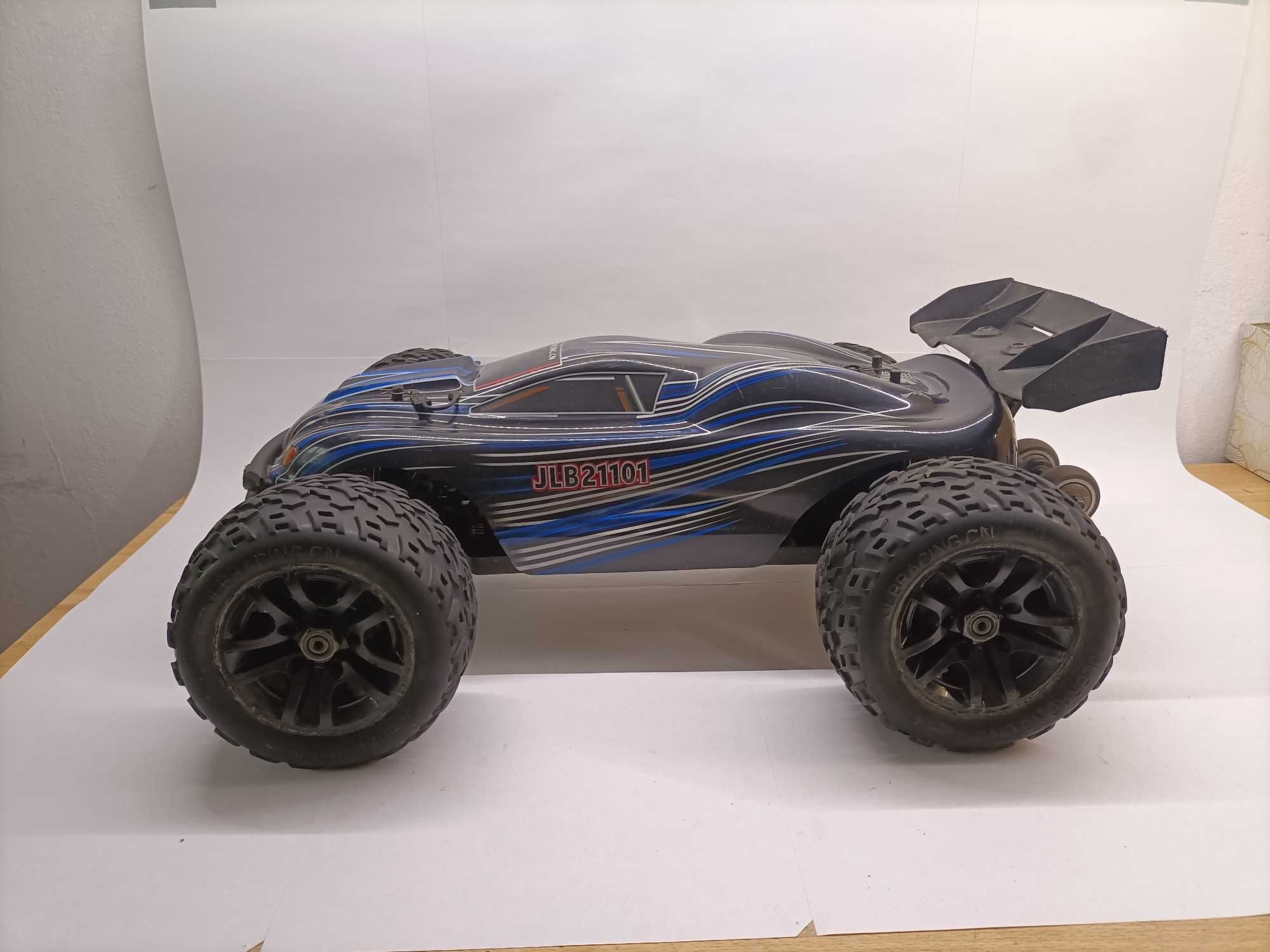 Rama auto RC JLB Cheetah z ulepszeniami i drobiazgi