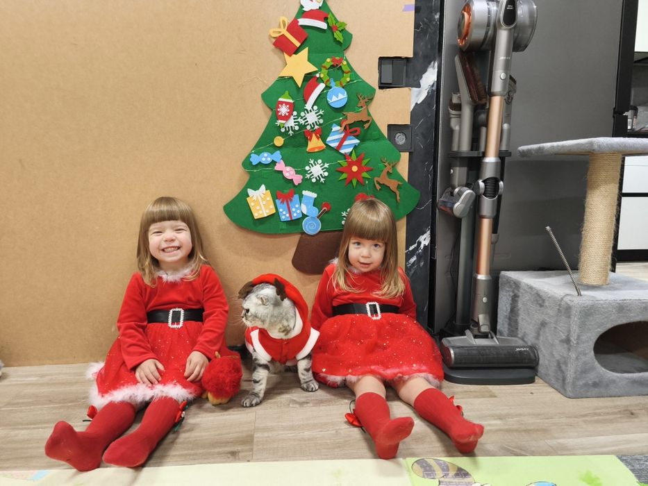 Продам новорічні сукні дитячі