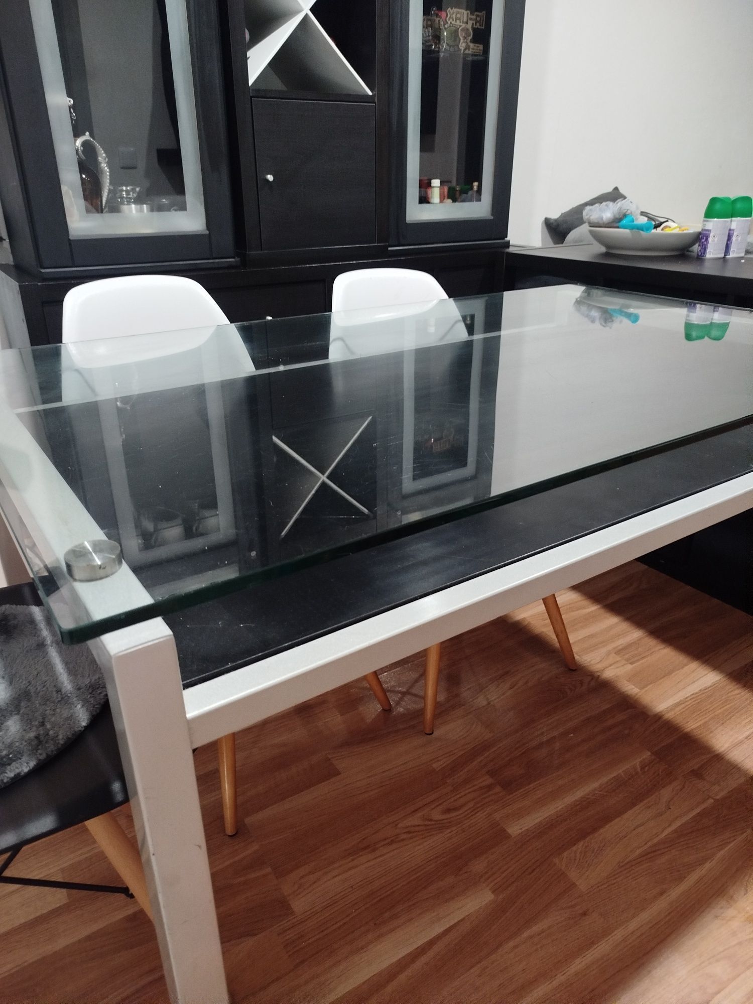 Vendo ou troco por algo do meu interesse  Mesa de vidro  e Ferro para