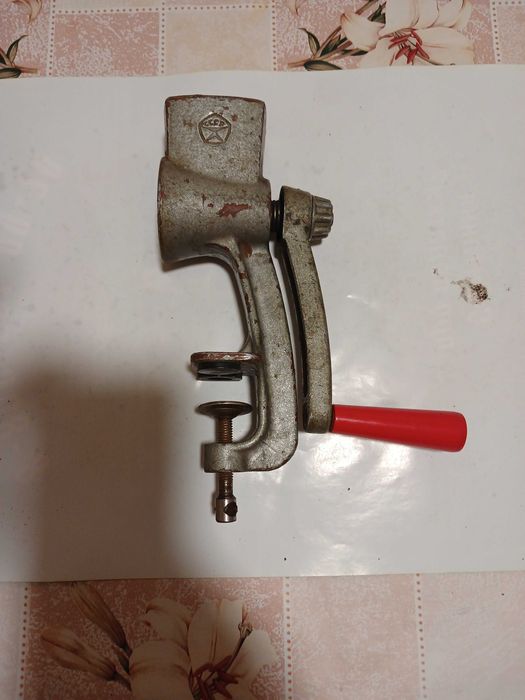 Мельница советских времен. Для кофе, мака, перца и других специй.