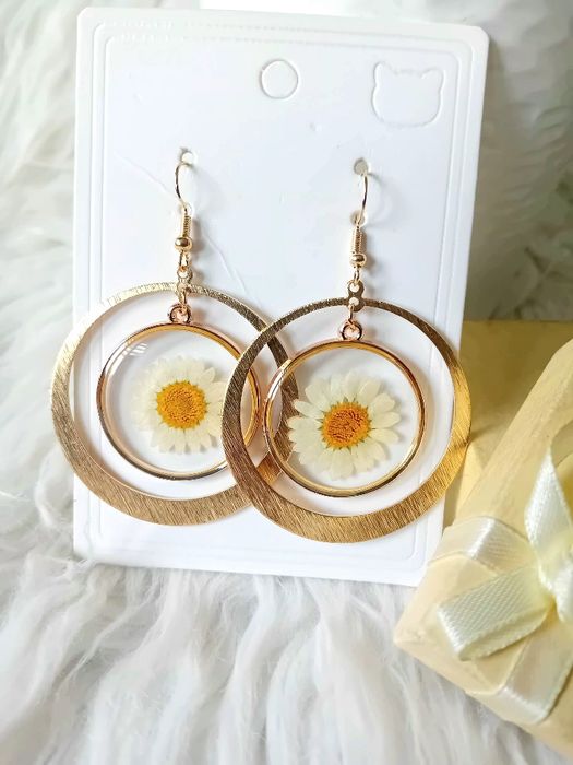 Nowe efektowne pozłacane kolczyki rumianki