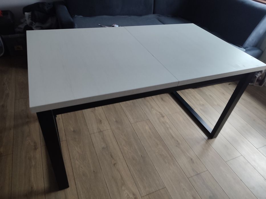 Stół rozkladany do salonu