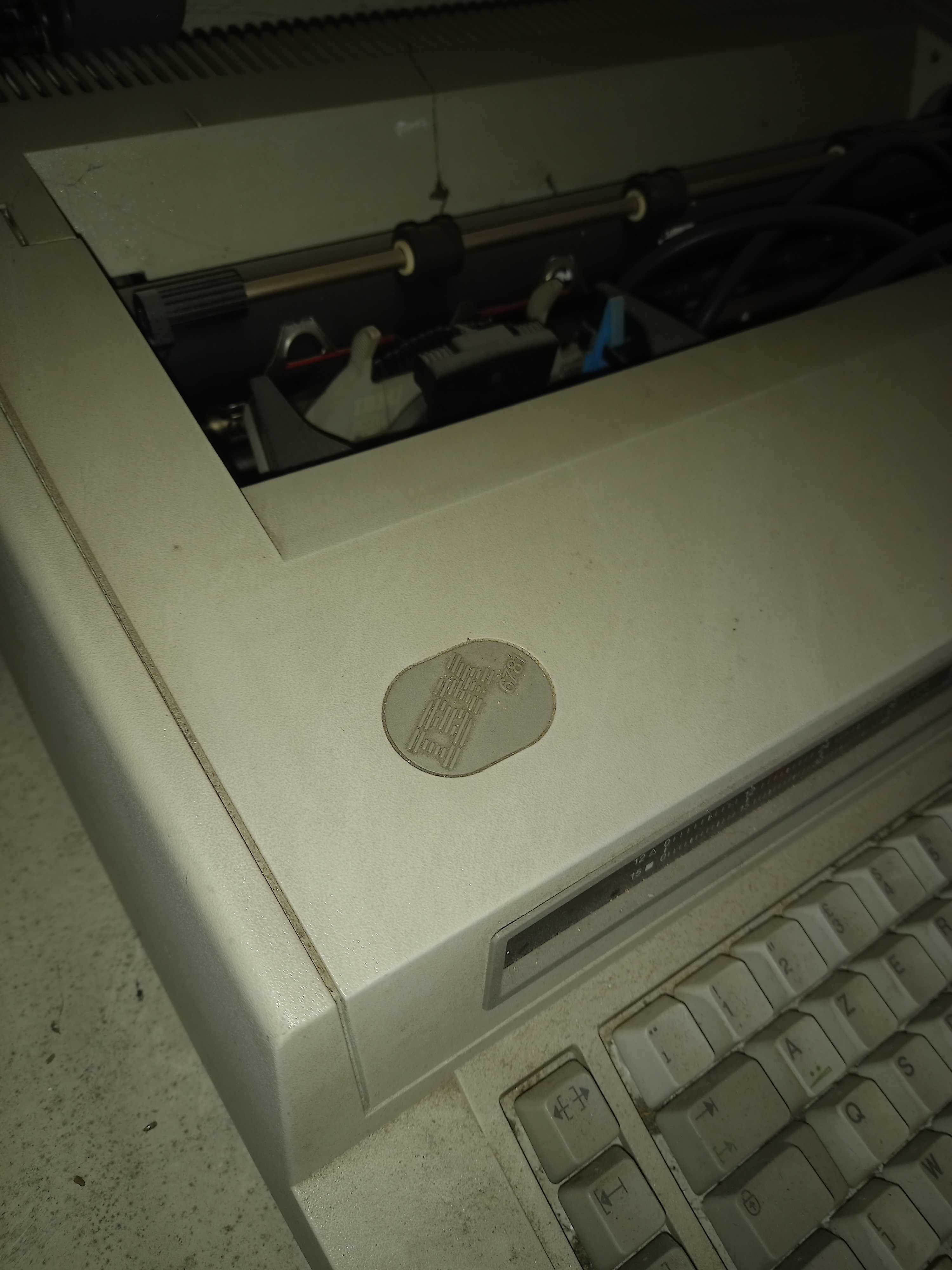 Máquina escrever antiga IBM 6781