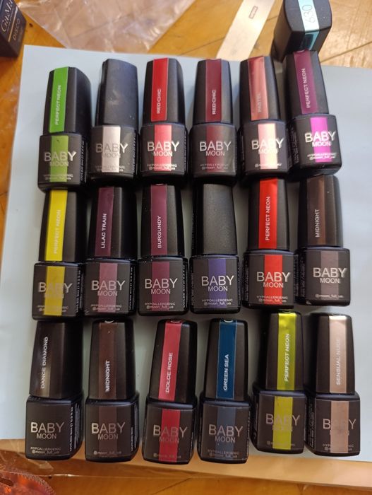 Продам гель-лаки Moon та Baby Moon,бази й топи+все для дізайнів
