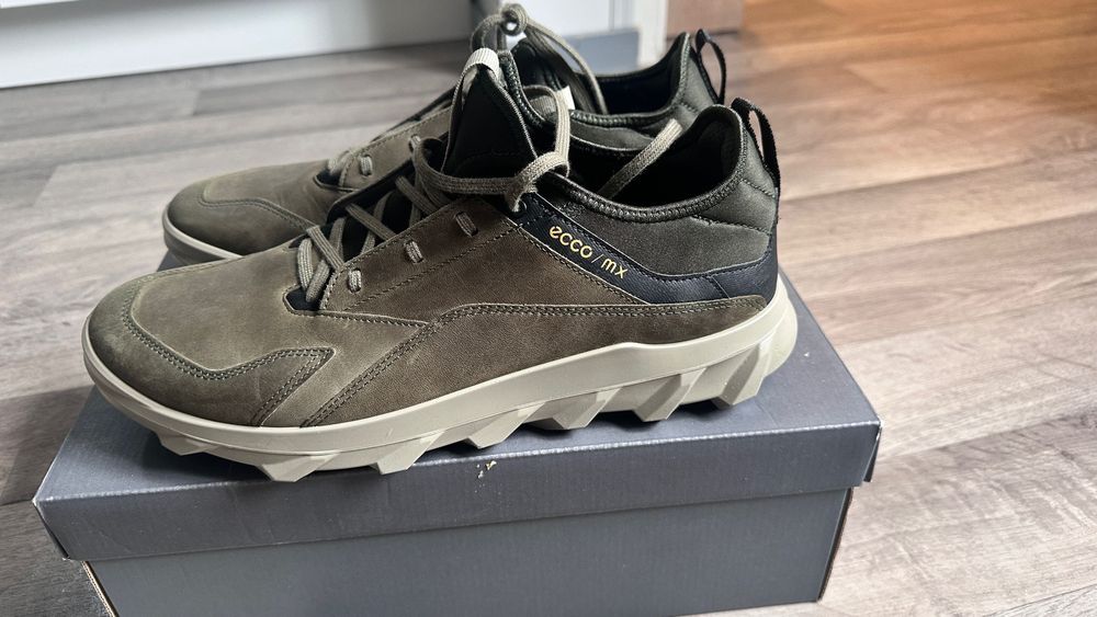 Продам Ecco  кроси