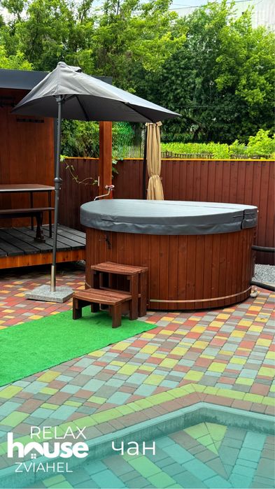 Будинок з басейном сауною/баня та чаном/джакузі