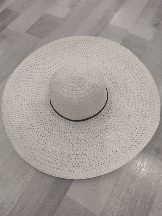 Reserved kapelusz słomkowy biały damski na lato