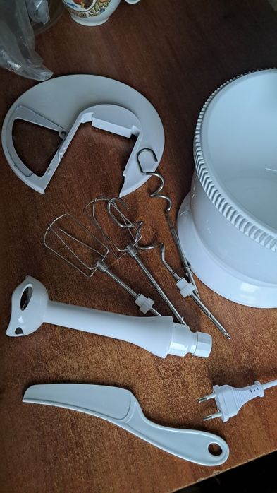 Кухонный миксер с насадками