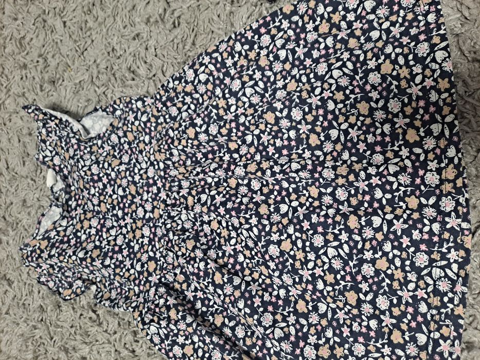 Sukienka w kwiaty 104 hm