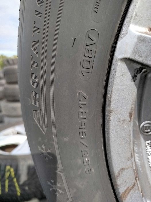 A212# Opony uzywane zimowe 235/65/17" Dunlop