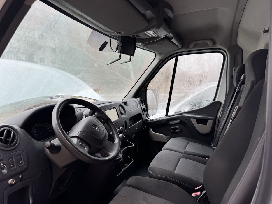 Продается RENAULT MASTER 2017 года.