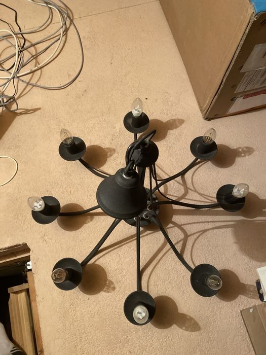 czarna żyrandol wiszący