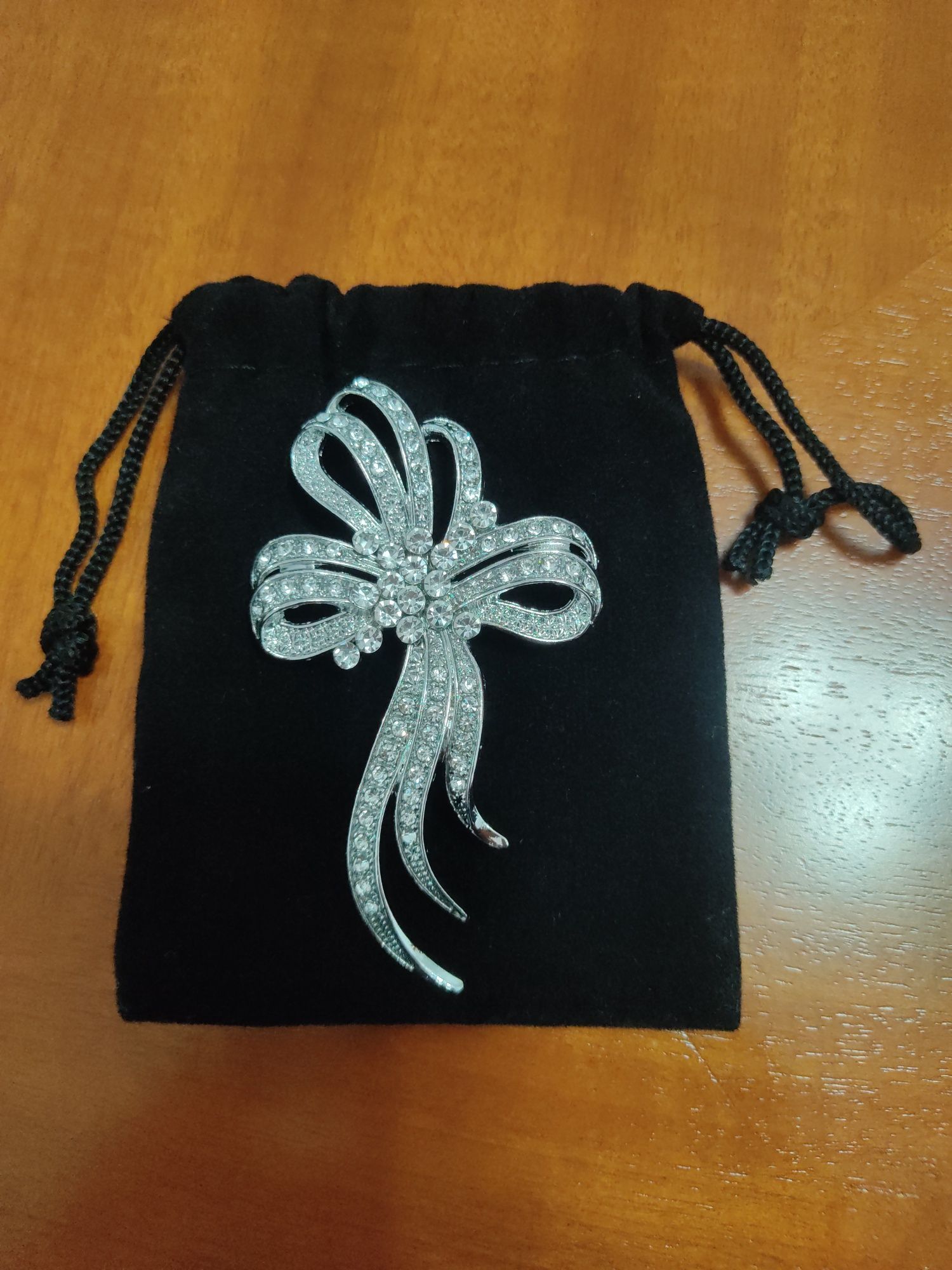 Alfinete Com Brilhantes