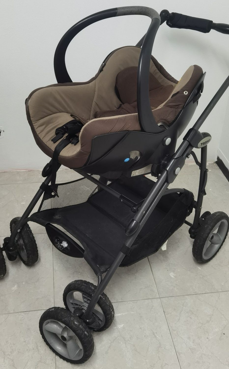 Carrinho de Bebé Ovo com maleta