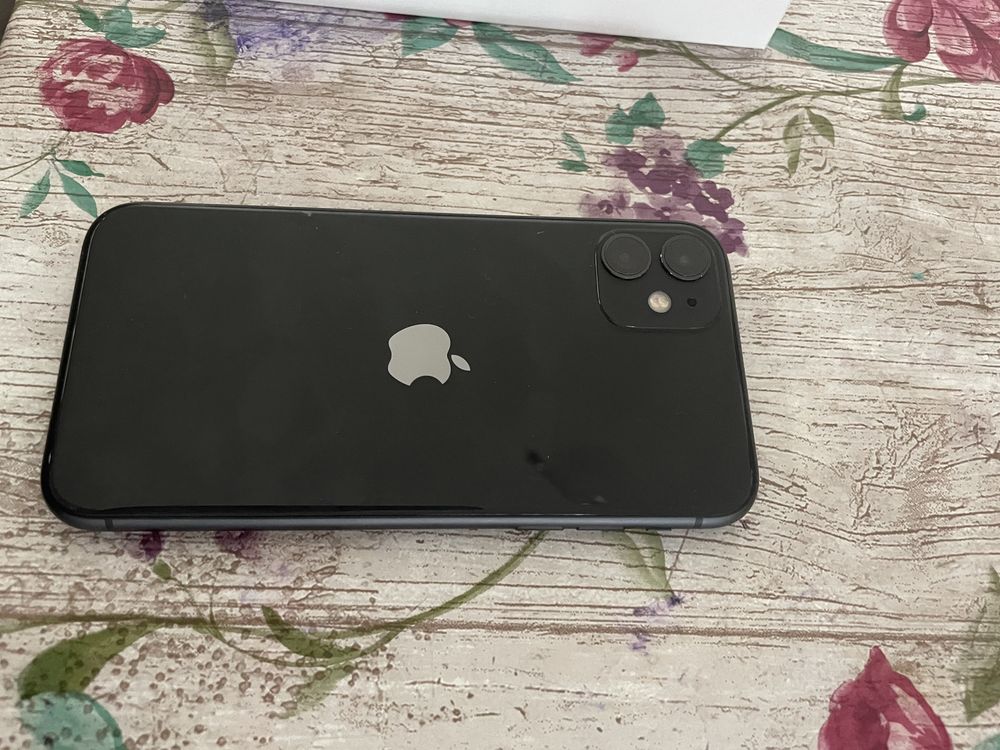 iPhone 11 128 GB preto como novo (com caixa)