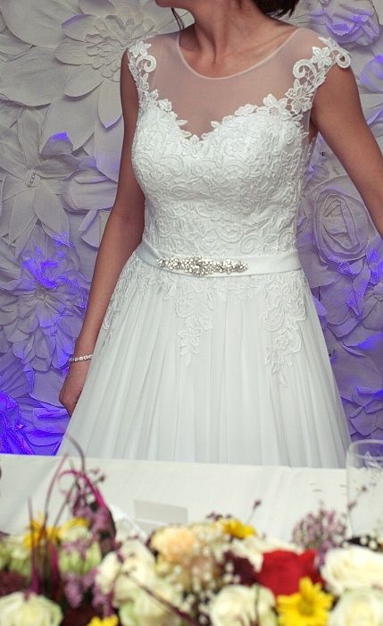 Suknia Ślubna ANNAIS BRIDAL z kryształami Swarovski