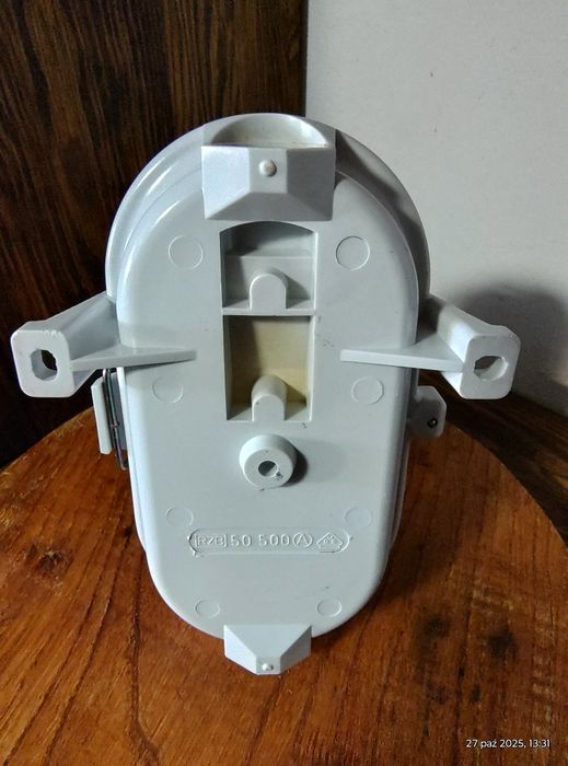 Lampa przemysłowa kanałowa OPKZ 60 – PRL + oprawa kanałowa z siatką