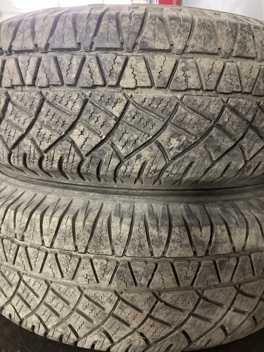 Продам шини з дисками 235/75/15