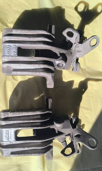 Zacisk hamulcowy prawy TRW do Audi A3 model 8p