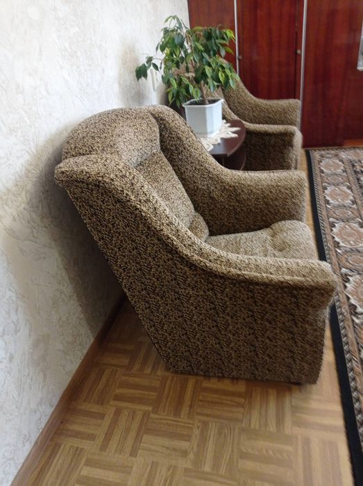 Крісла в вітальню