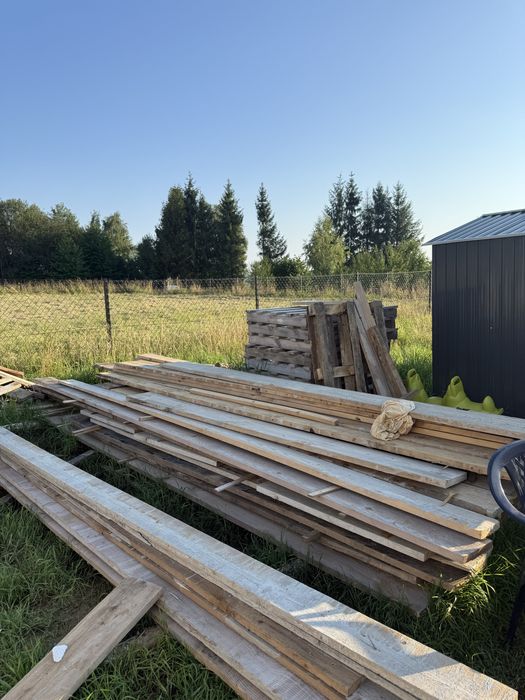 Deski i stemple pod strop