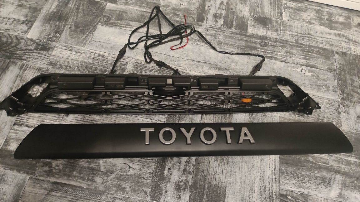 Toyota 4Runner решетка TRD PRO