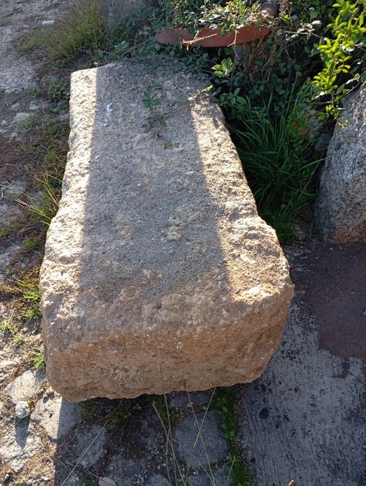 Vendo esta pedra muita bonita bom estado