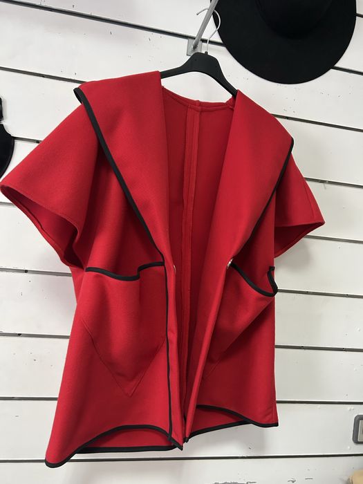 Poncho vermelho novo