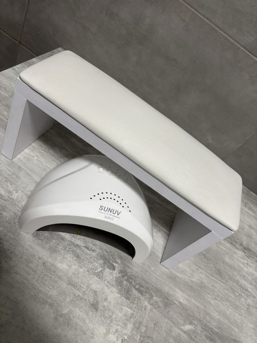 Лампа та підлокітник для манікюру