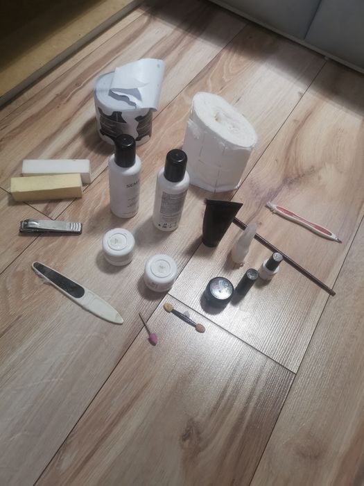 Sprzedam zestaw do paznokci