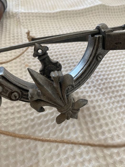 Arma decorativa - Besta