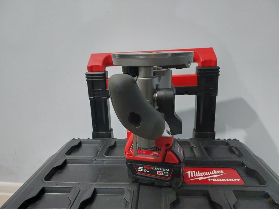 Фрезер кромкувальний акумуляторний MILWAUKEE, M18 FUEL FTR8