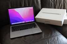 MacBook Air M1 – szybki, sprawny, z pudełkiem 256 GB + etui