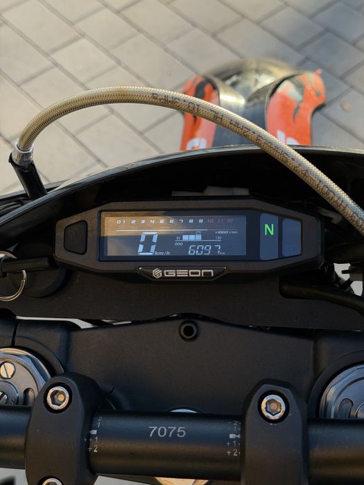 Geon Dakar GNS 300R 2023 посилена R-версія