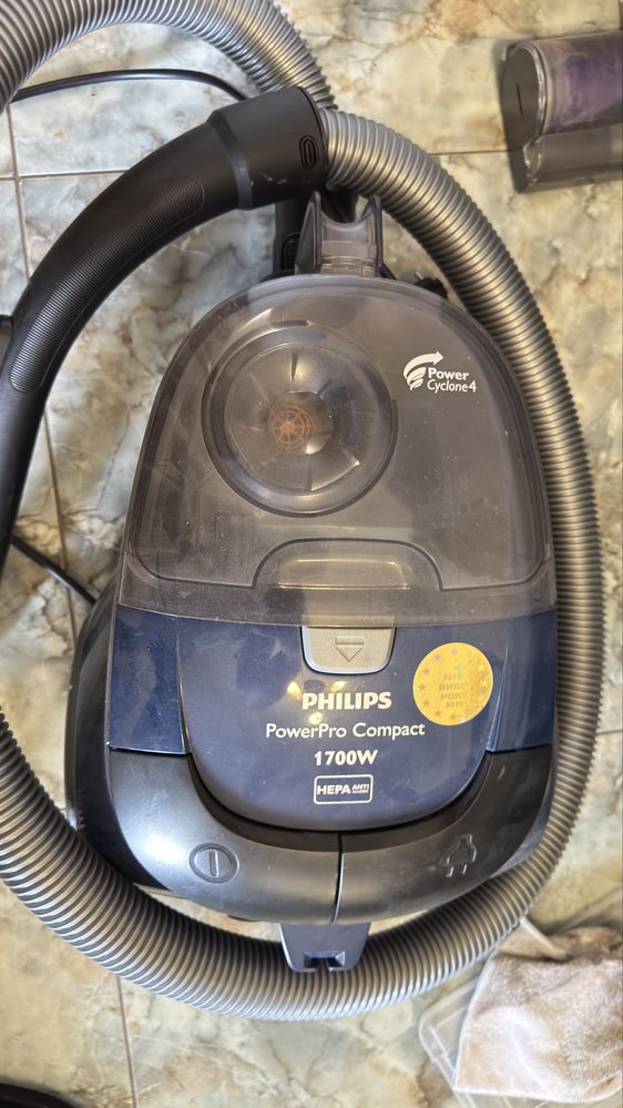 Пылесос Philips PowerPro Compact 1700W