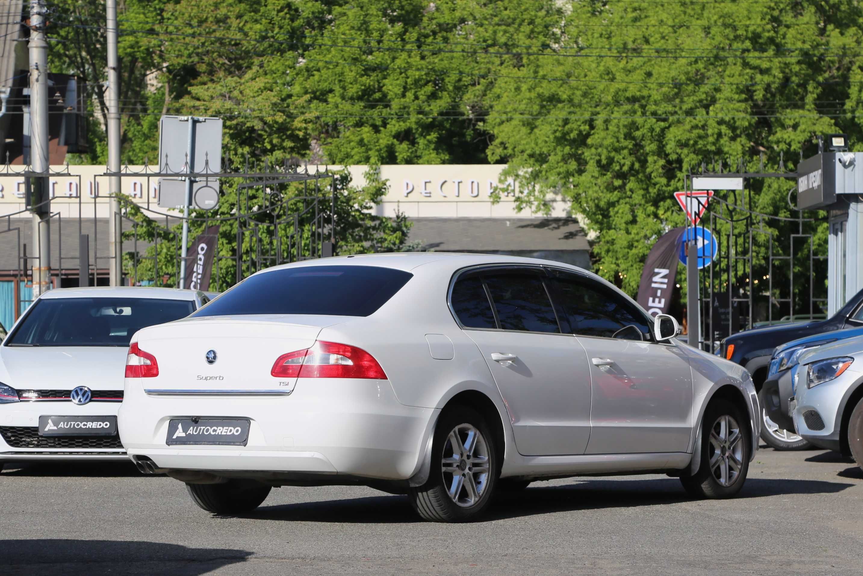 Офіційний Skoda Superb 2013 року