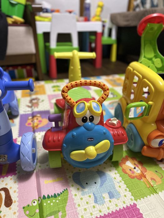 Дитячий транспорт, толокар, біговел та автобус