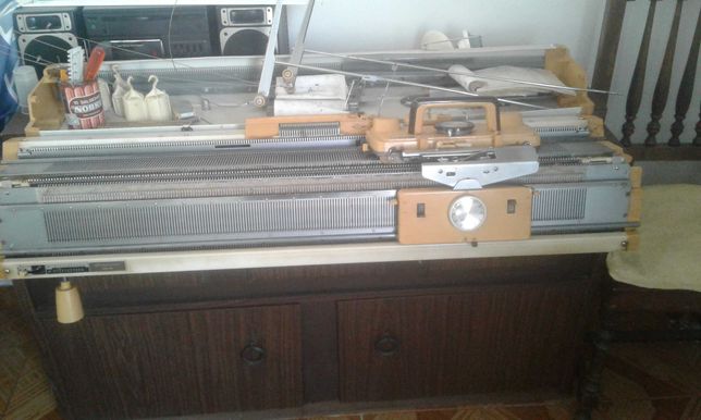 Máquina de tricotar EMPISAL