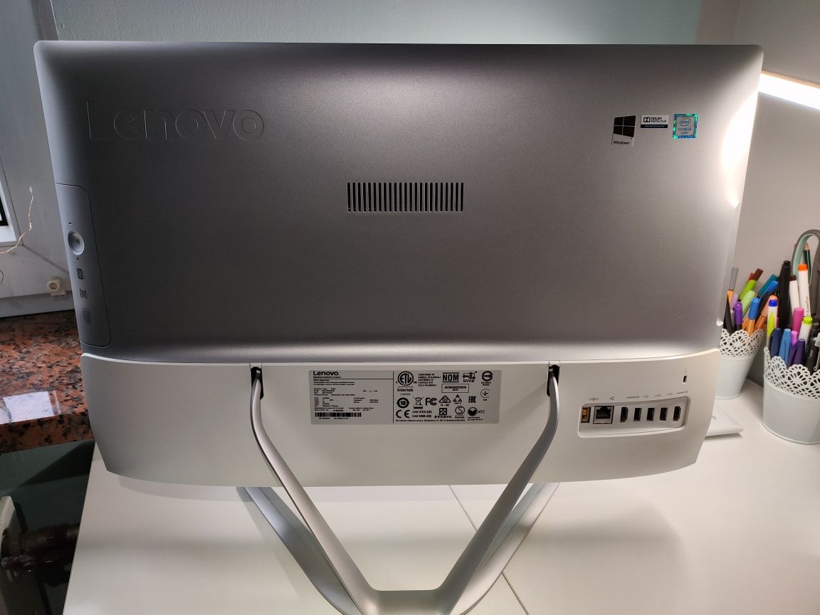 Komputer Lenovo AiO 300-23ISU