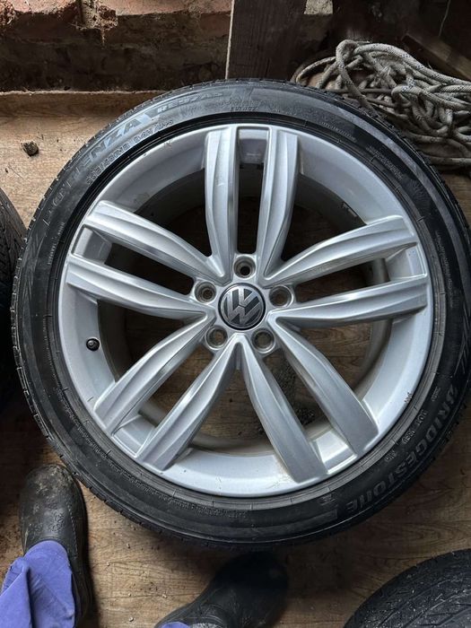 Продам комплект оригінальних дисків R18 без резини