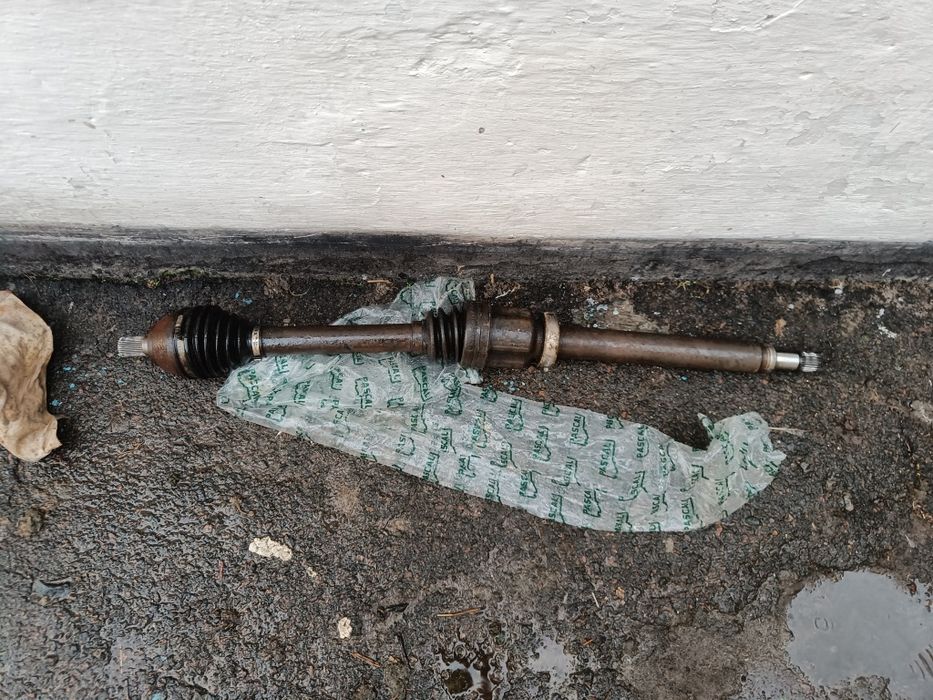 Піввісь права Volvo v50