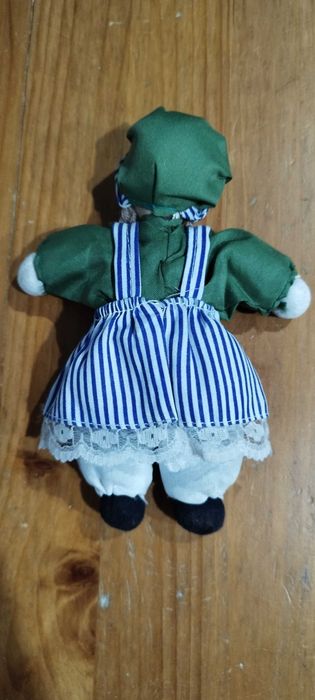 Mała lalka kolekcjonerska