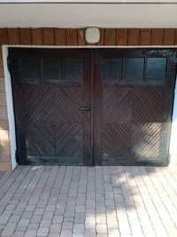 Drewniane drzwi garażowe
