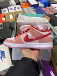 buty damskie Nike SB Dunk Low różowy Nowe z metką UnisexTrampki36