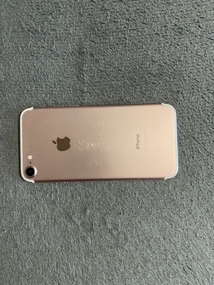 Продам iPhone 7 в хорошем состоянии